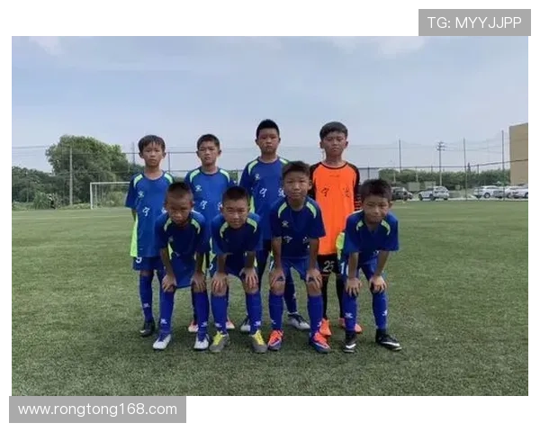 杭州足球队在精英赛积分榜上以79分稳居第一名展现强劲实力